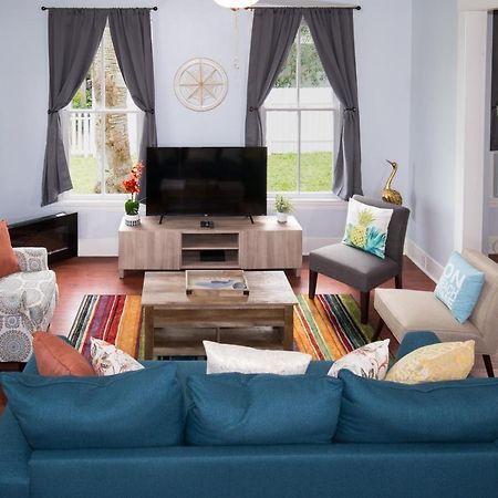 فيلا Beautiful Two-Story In Central Galveston, Short Walk To Beach, Near Downtown! | Seas The Breeze المظهر الخارجي الصورة