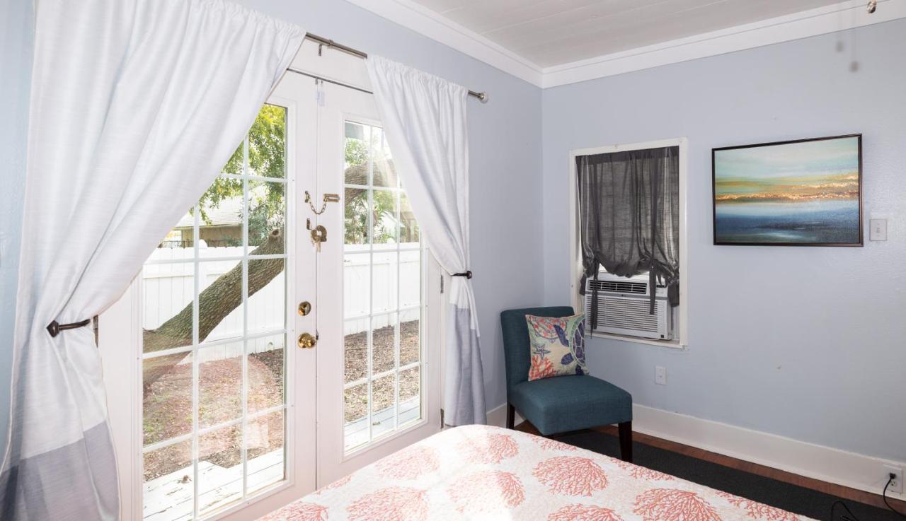 فيلا Beautiful Two-Story In Central Galveston, Short Walk To Beach, Near Downtown! | Seas The Breeze المظهر الخارجي الصورة
