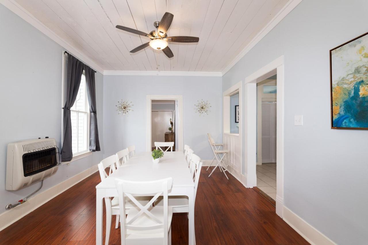 فيلا Beautiful Two-Story In Central Galveston, Short Walk To Beach, Near Downtown! | Seas The Breeze المظهر الخارجي الصورة