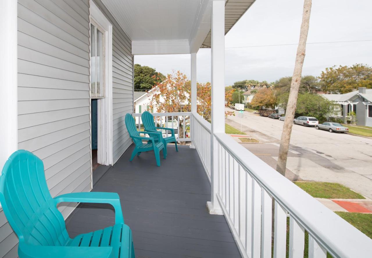 فيلا Beautiful Two-Story In Central Galveston, Short Walk To Beach, Near Downtown! | Seas The Breeze المظهر الخارجي الصورة