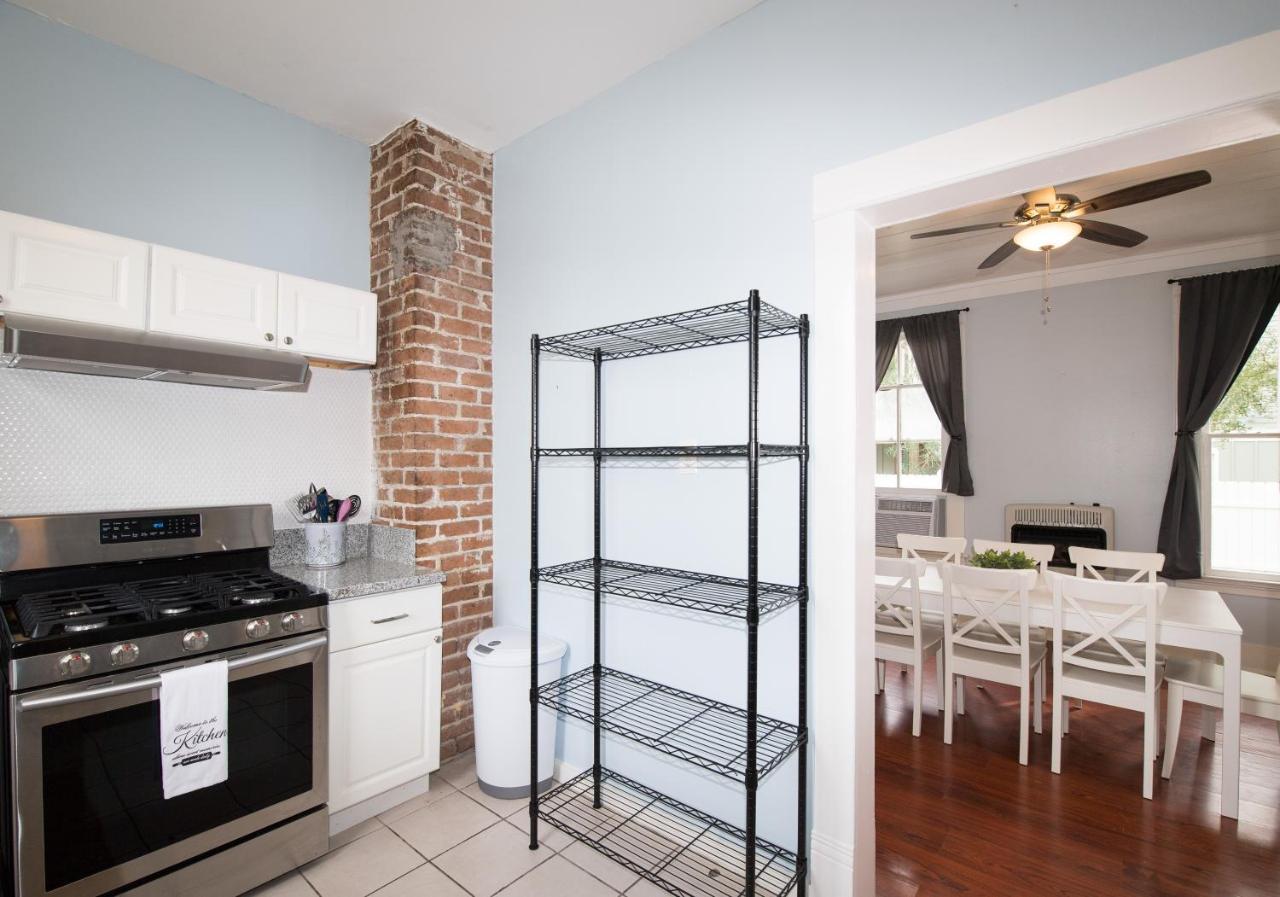 فيلا Beautiful Two-Story In Central Galveston, Short Walk To Beach, Near Downtown! | Seas The Breeze المظهر الخارجي الصورة