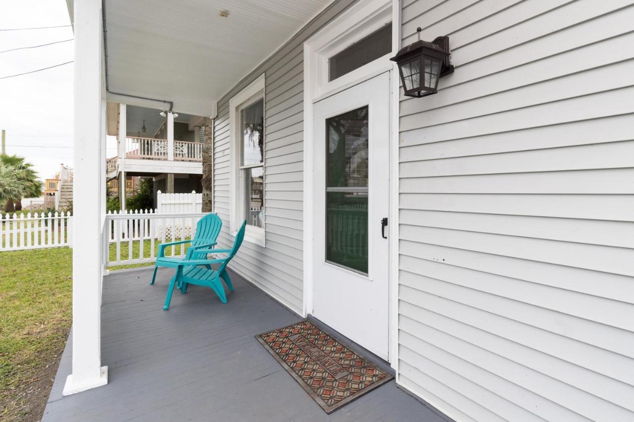 فيلا Beautiful Two-Story In Central Galveston, Short Walk To Beach, Near Downtown! | Seas The Breeze المظهر الخارجي الصورة