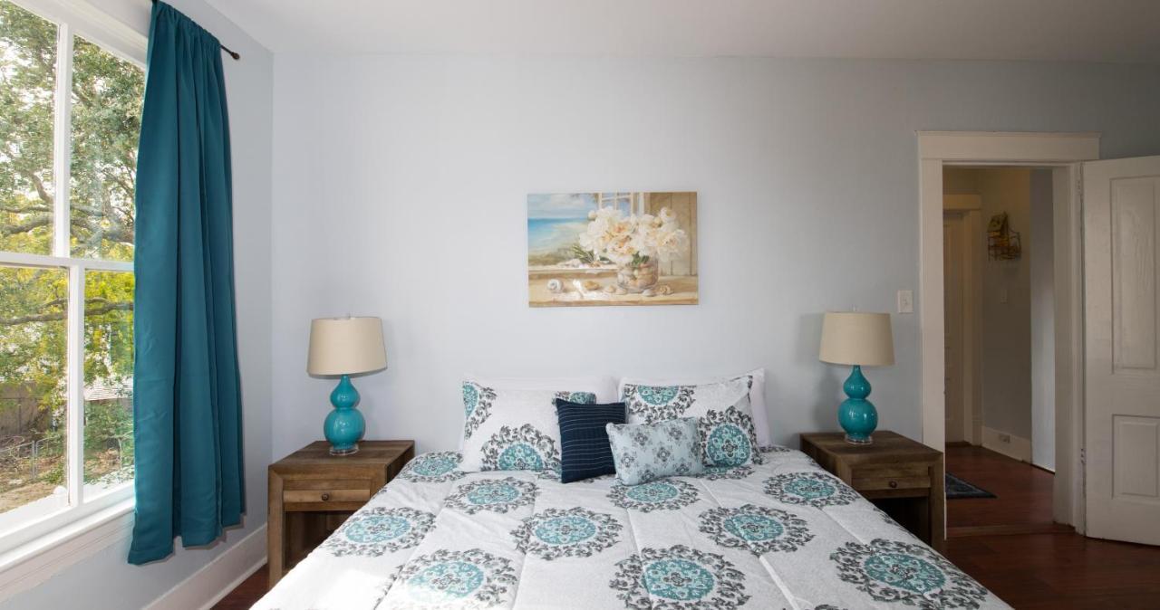 فيلا Beautiful Two-Story In Central Galveston, Short Walk To Beach, Near Downtown! | Seas The Breeze المظهر الخارجي الصورة