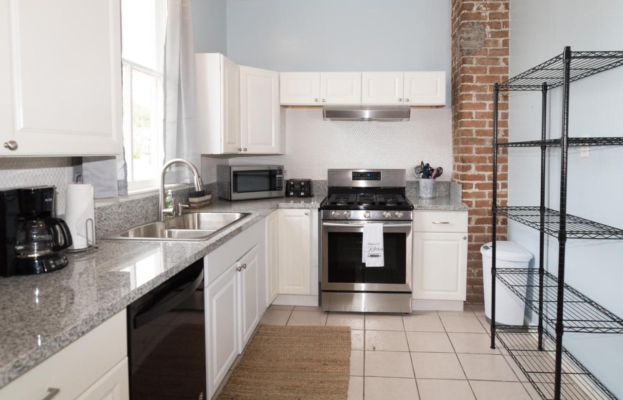 فيلا Beautiful Two-Story In Central Galveston, Short Walk To Beach, Near Downtown! | Seas The Breeze المظهر الخارجي الصورة