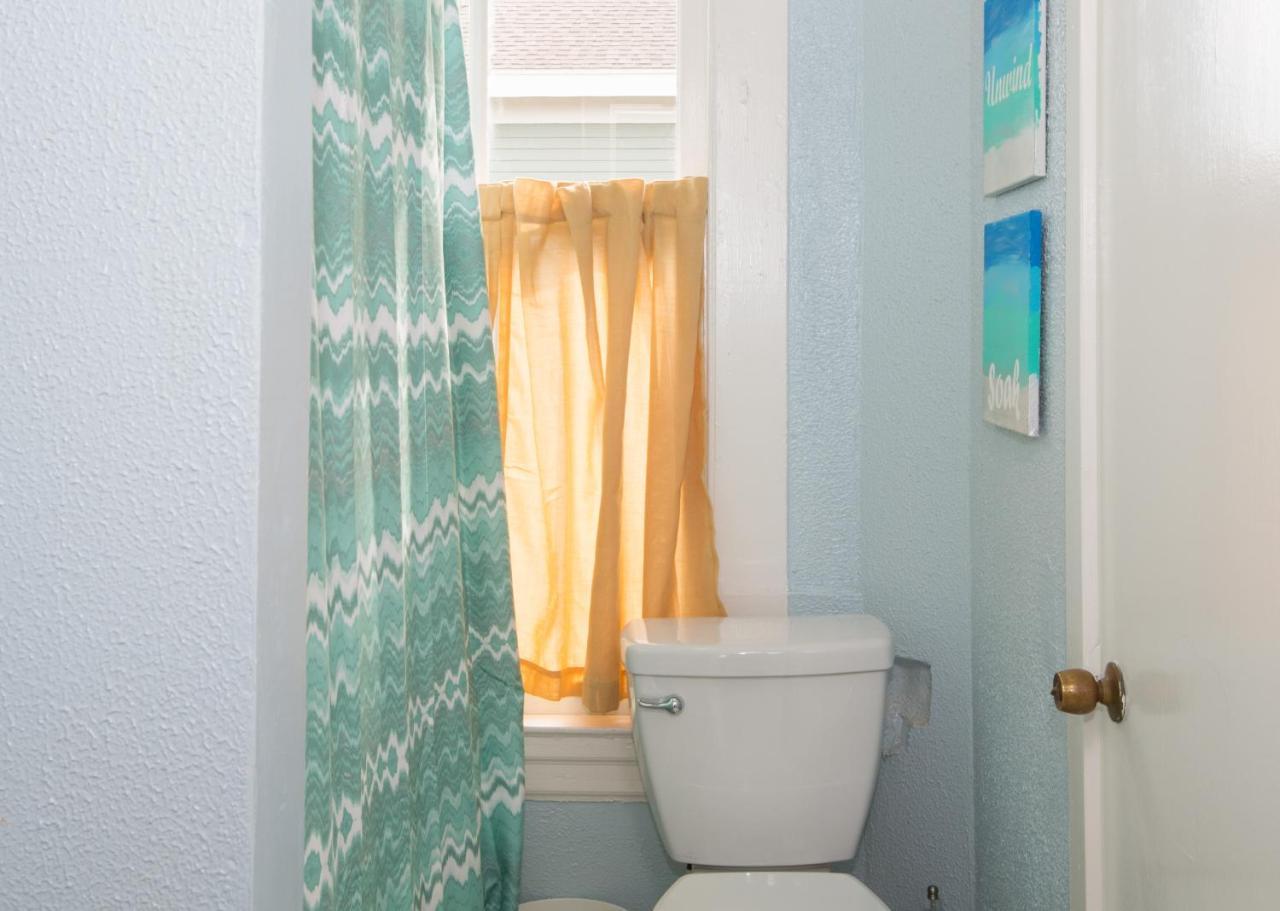 فيلا Beautiful Two-Story In Central Galveston, Short Walk To Beach, Near Downtown! | Seas The Breeze المظهر الخارجي الصورة