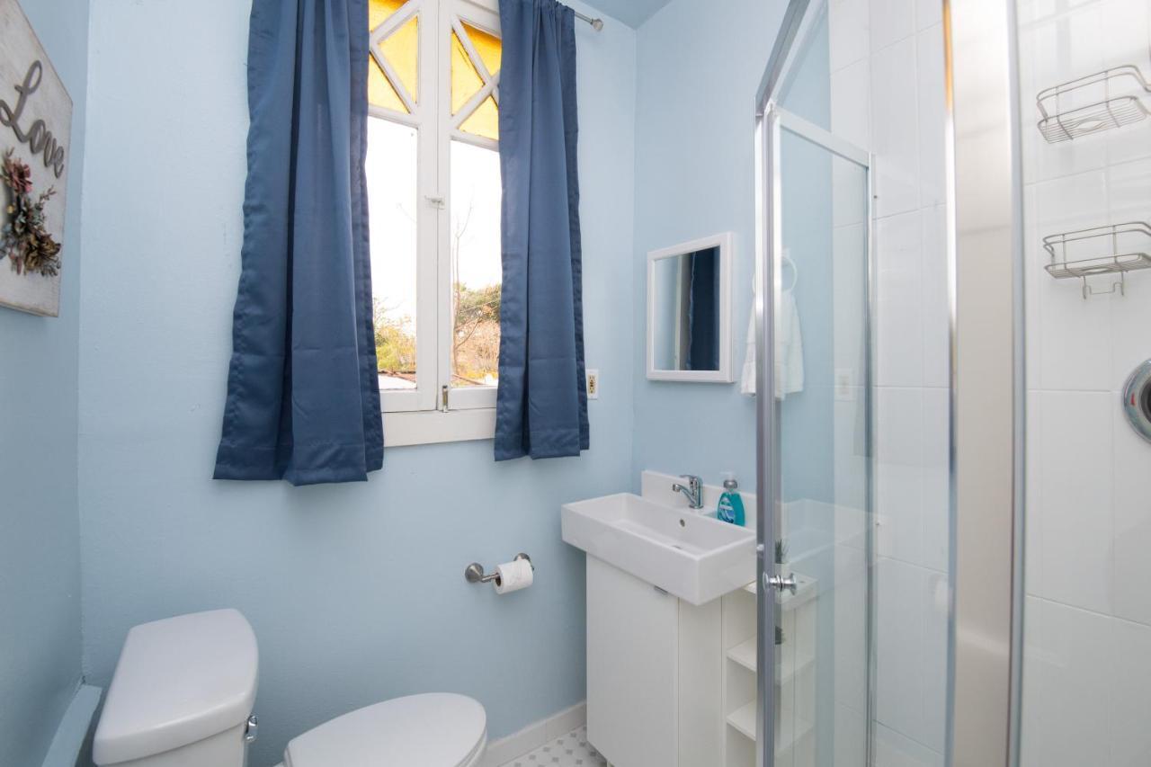 فيلا Beautiful Two-Story In Central Galveston, Short Walk To Beach, Near Downtown! | Seas The Breeze المظهر الخارجي الصورة