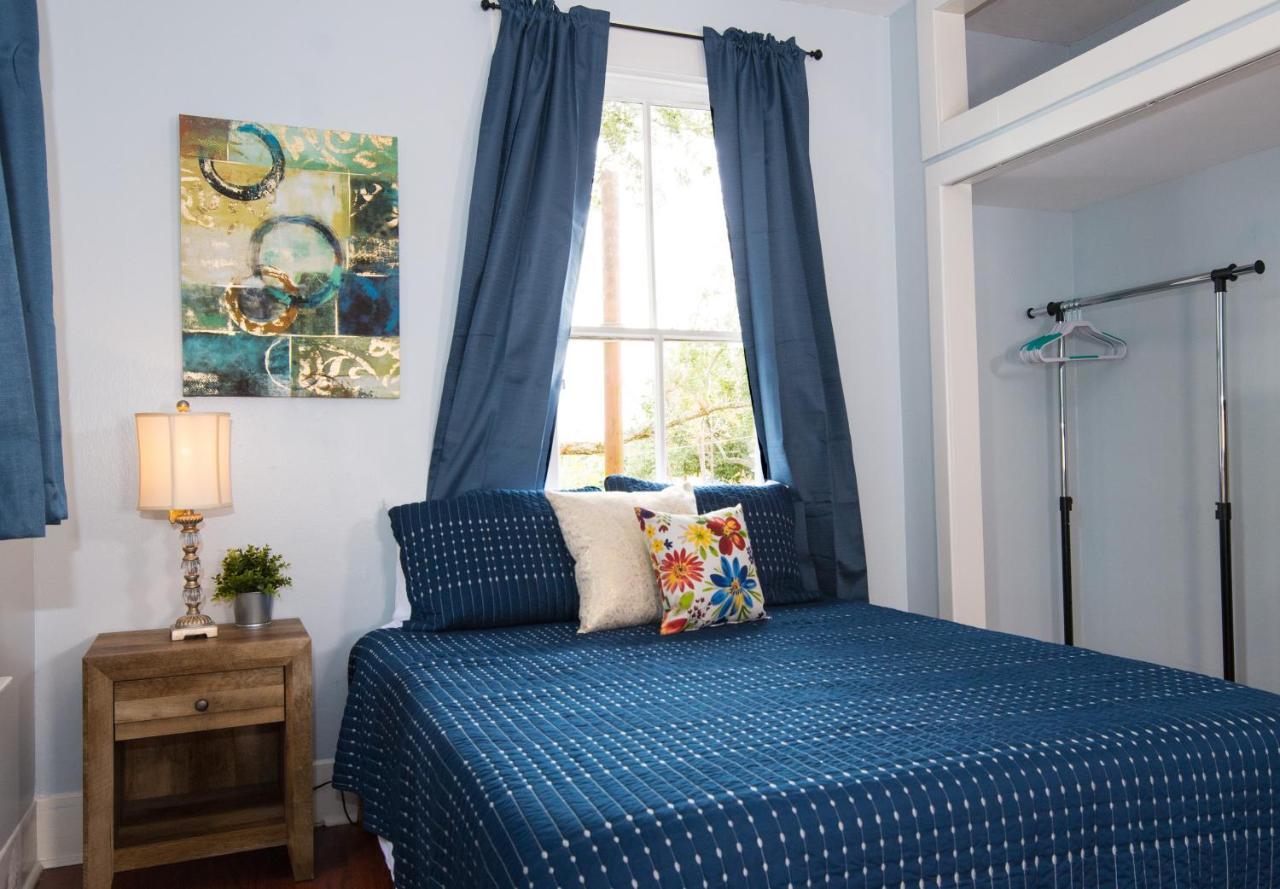فيلا Beautiful Two-Story In Central Galveston, Short Walk To Beach, Near Downtown! | Seas The Breeze المظهر الخارجي الصورة